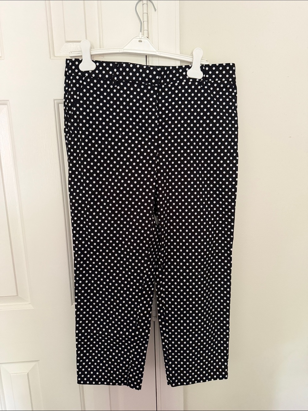 Worn Once- Loft Black Polka Dot Cropped Pants Women’s size 12